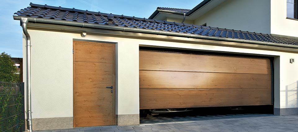 Porte de garage La Roche-sur-Yon chez Stores Vendée (85)