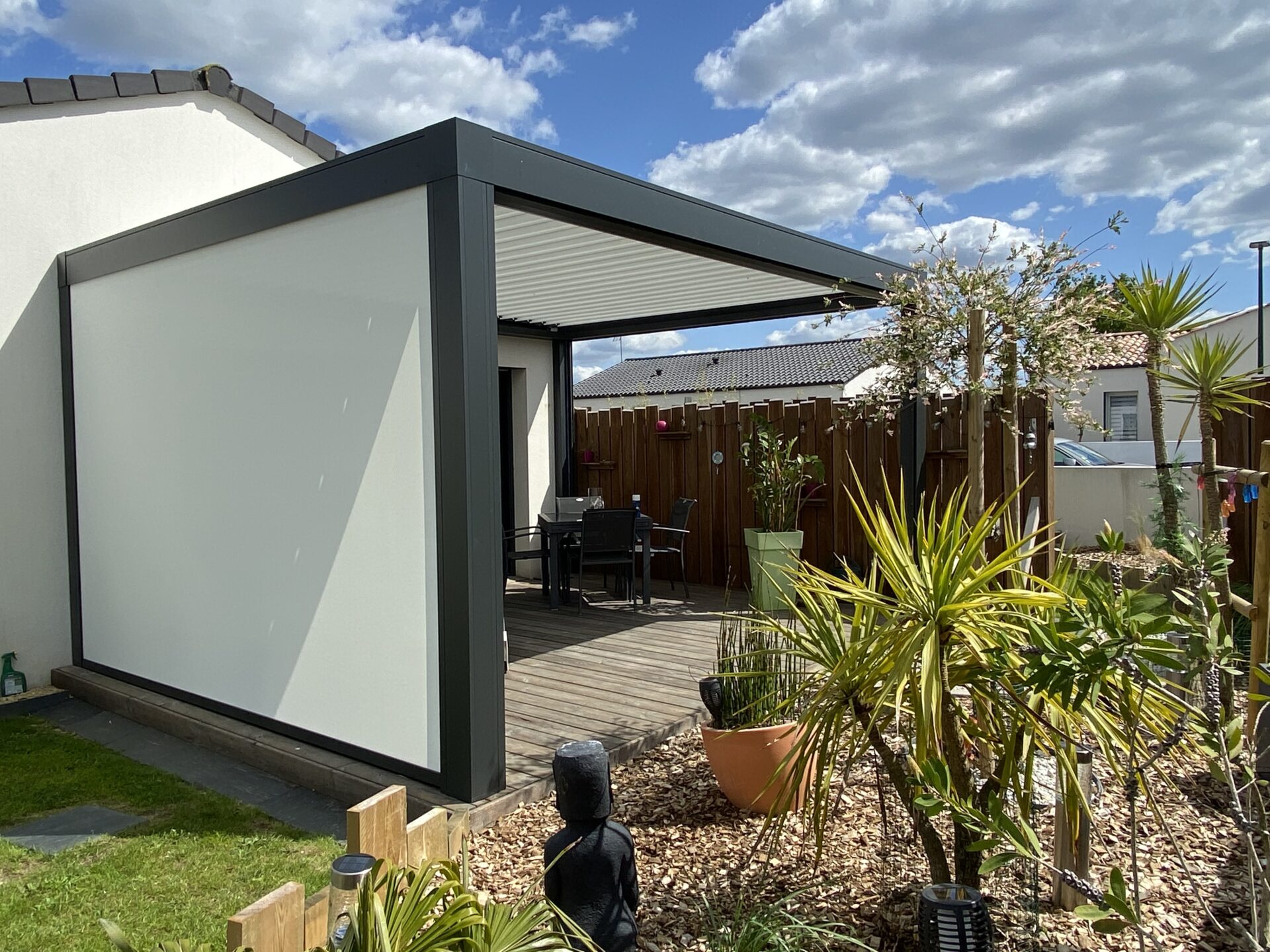 pergola bioclimatique harol en vendée guillot menuiserie